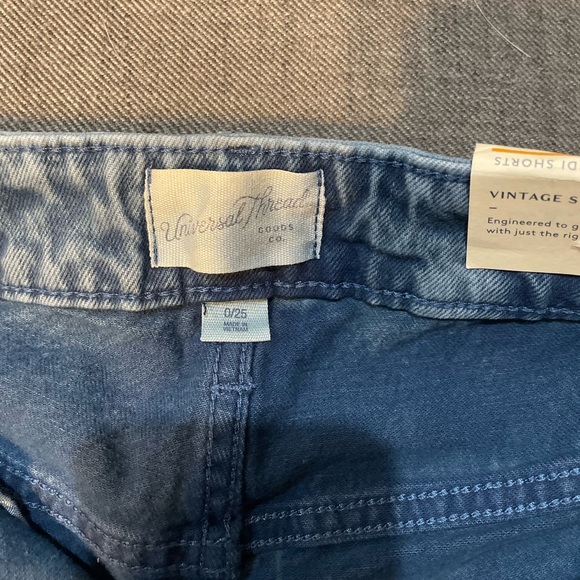 Women’s High-Rise Midi Jean Shorts - Picture 4 of 5